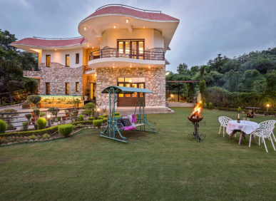 Prakruti Farmhouse with Pool at Aziz Nagar